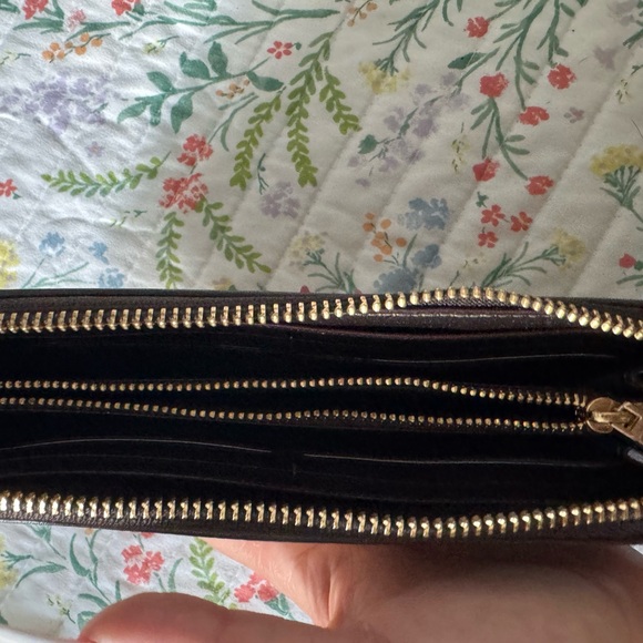 Coach Signature Wallet | Tan & Brown Canvas | Classic Zip Around - Picture 3 of 4